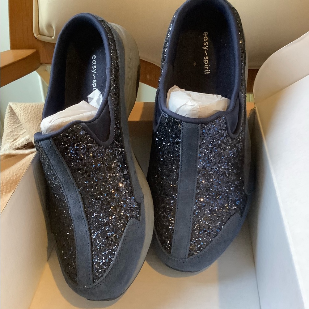 New in the box 10 WW Gorgeous Blue Sparkle Easy Spirits Mules, Clogs Easy Spirit